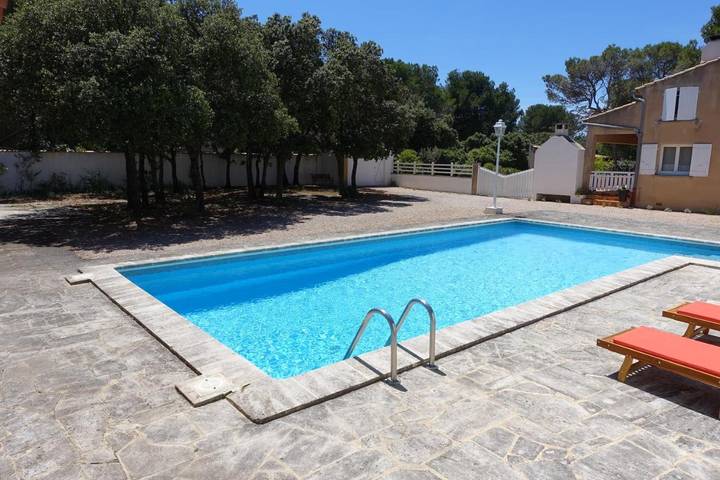 Chambre d’hôte pour 6 personnes, avec vue ainsi que jardin et piscine à Cavaillon - 2