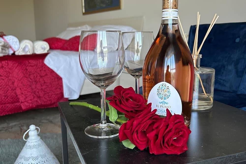 Entire apartment, Elegant and comfortable apartment in the center of Bracciano Terrace with view in Bracciano, Lake Bracciano