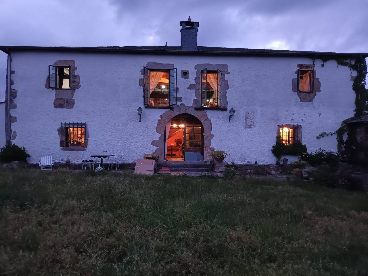 Chalet 'Palacio De Cantiz' mit privater Terrasse, privatem Garten und Wlan in Becerreá, Lugo Provinz