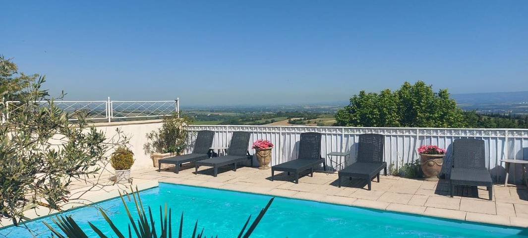 Chambre d’hôte pour 4 personnes, avec piscine ainsi que jardin et vue à Montréal (Lanquedoc-Roussillon)