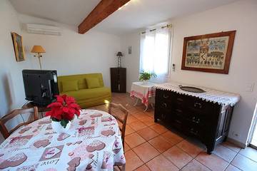 Gîte pour 4 personnes, avec jardin et terrasse, animaux acceptés à Fontvieille