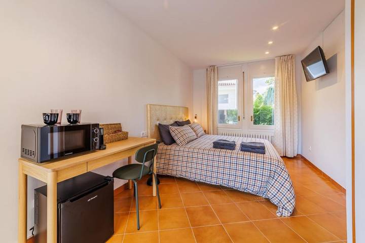 Gîte pour 4 personnes, avec terrasse et vue ainsi que piscine et jardin à Santa Coloma de Farners - 4