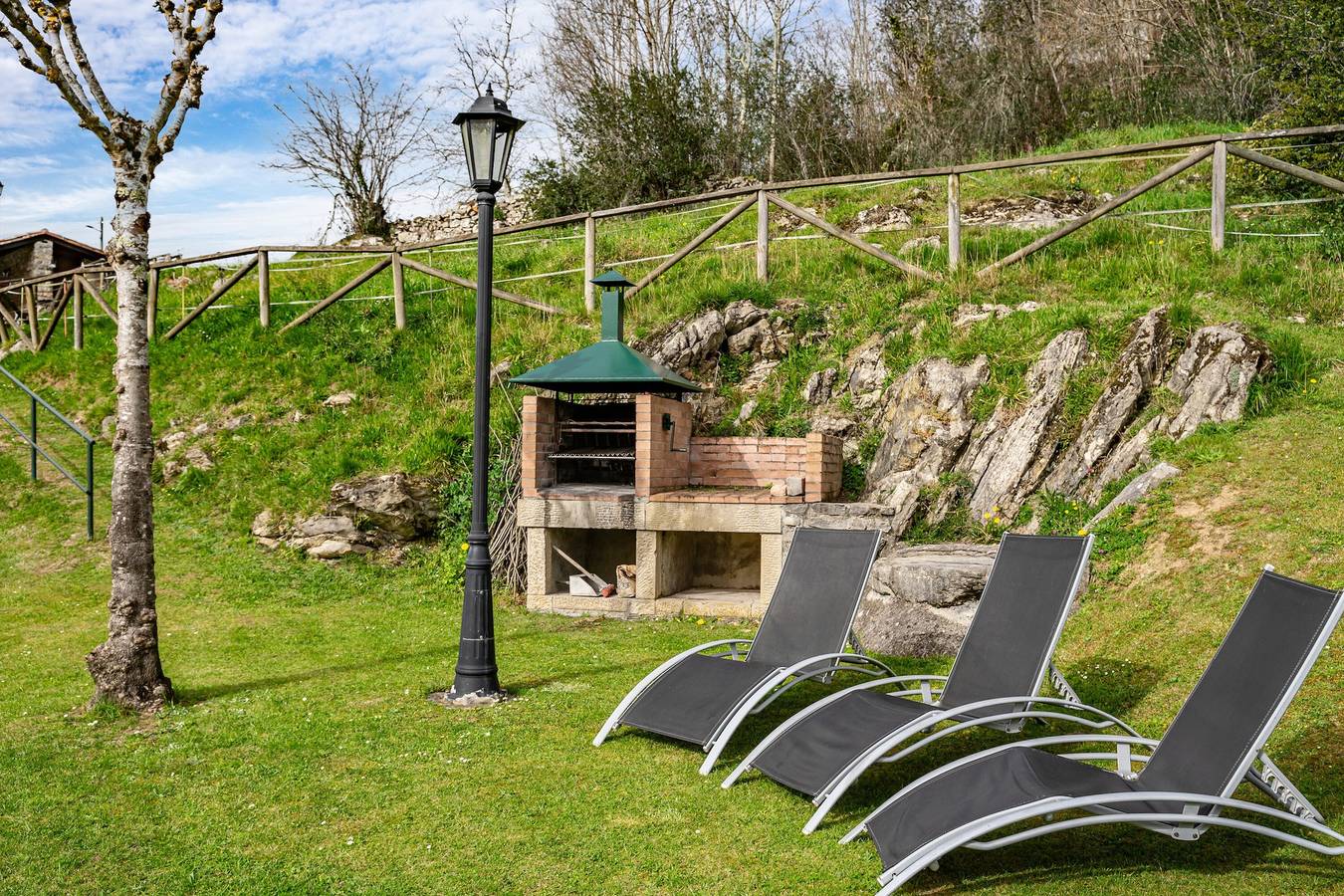 Apartment 'Texu' mit Bergblick, privater Terrasse und Wlan in Cangas de Onís, Provincia de Asturias