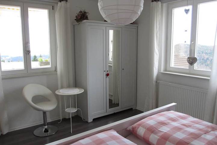 Apartamento entero, 2 departamentos , nueva, moderna, familiar, sin barreras, gran terraza orientada al sur in Ühlingen-Birkendorf, Selva Negra (zona sur)