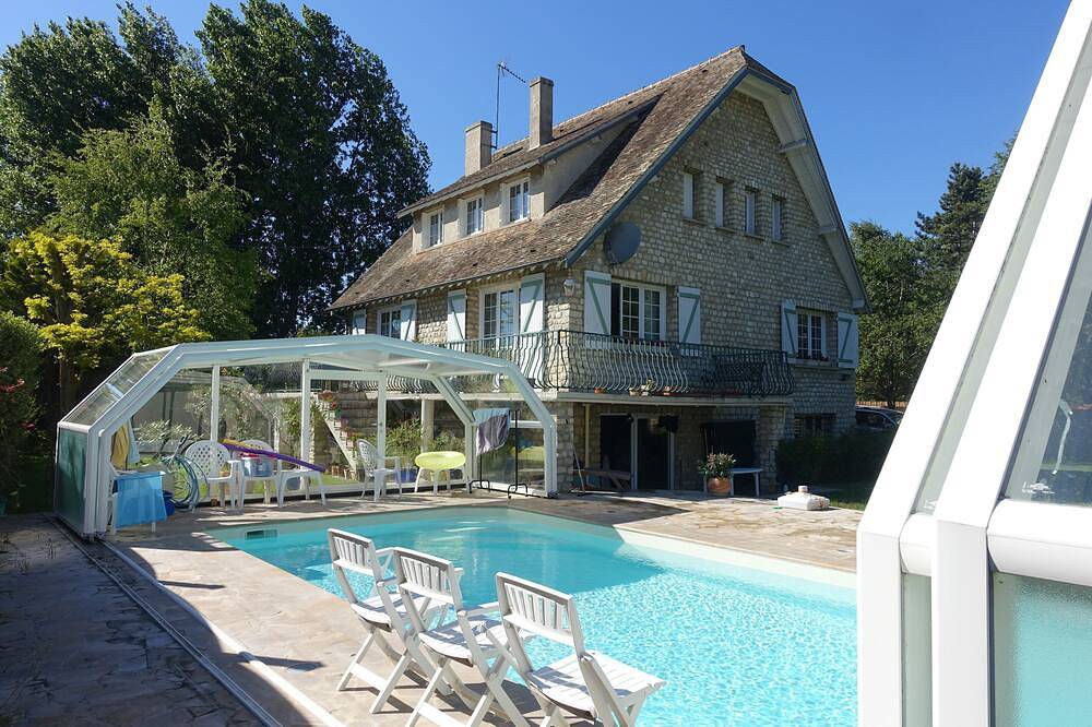 Villa 160m2, covered swimming pool, land1300m2, near Versailles, St Quentin-en-Y in Neauphle-le-Vieux, Yvelines