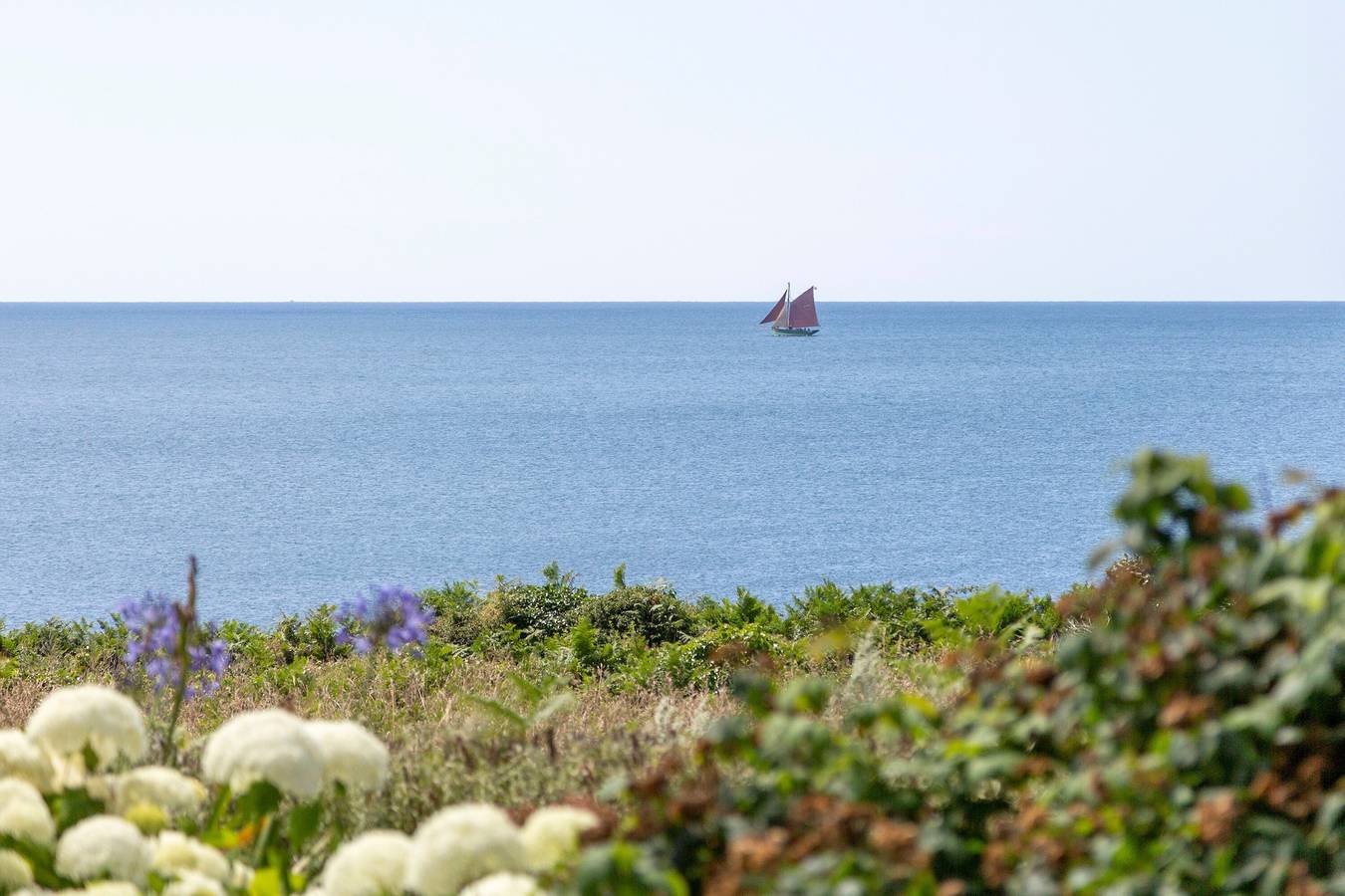 Large contemporary villa, right on the water... in Esquibien, Audierne