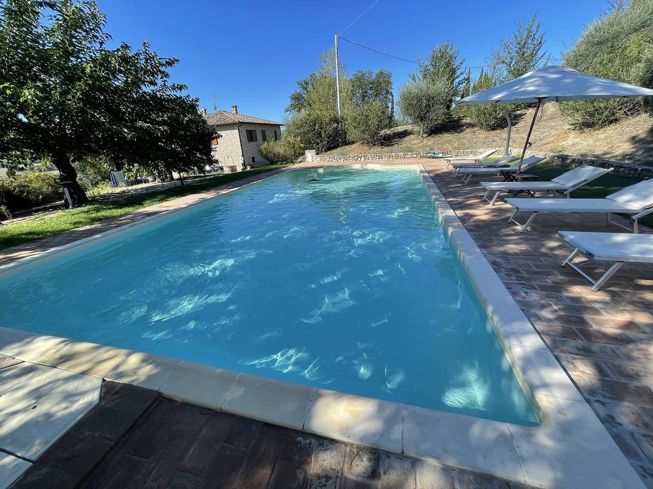 Freistehende Villa – 10 Schlafplätze – Pool – Pergola – Spielplatz für Kinder – in Todi, Perugia Provinz