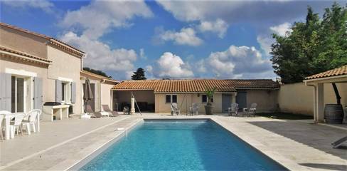 Cottage pour 8 personnes, avec terrasse ainsi que piscine et jardin à Grillon
