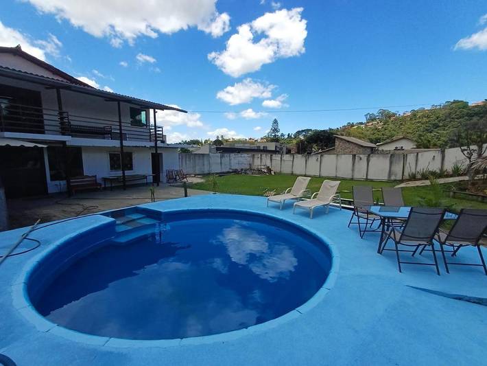 Casas e apartamentos de temporada para 8 pessoas, com piscina e jardim e ainda vista and terraço, com animais de estimação em Juiz de Fora