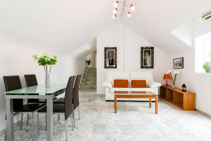 Apartamento para 5 personas, con Balcón y Terraza además de Jardín y Piscina en Arroyo de La Miel