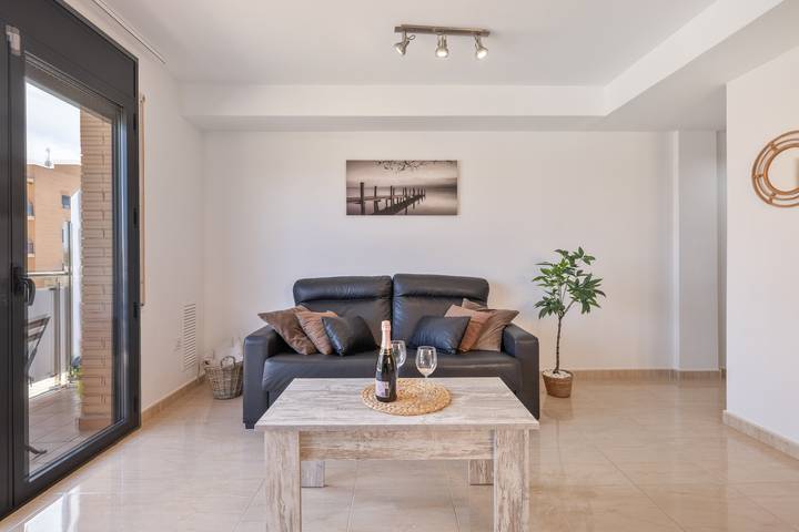 Apartamento entero, En Calma Miami Playa. A 5 min de calas. Apartamento renovado con balcón y piscina in Cala dels Penyals (Miami Playa), Montroig