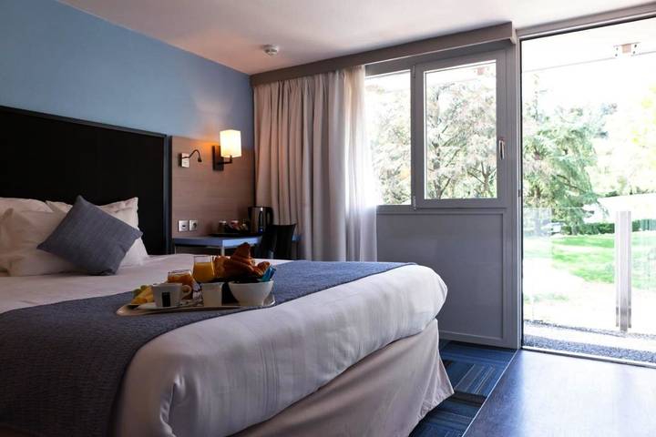 Hôtel pour 2 personnes, avec jardin à Sainte-Foy-lès-Lyon - 2