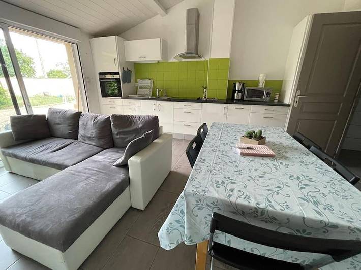 Gîte pour 2 personnes, avec jardin à Boisset-lès-Montrond
