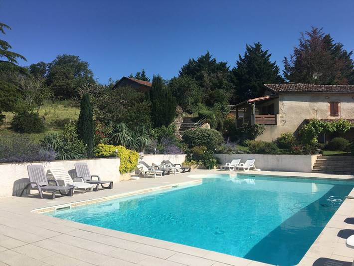 Gîte pour 4 personnes, avec jardin ainsi que piscine et terrasse à Cadalen - 3