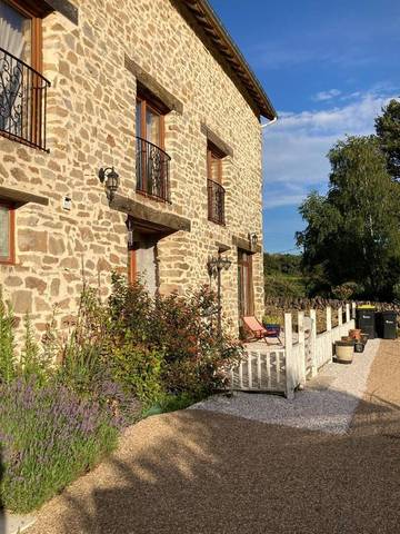 Chambre d’hôte pour 2 personnes, avec vue et jardin à Naillat