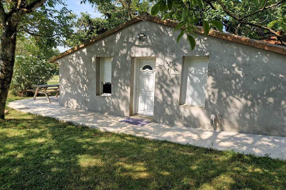 Maisonnette avec un grand jardin in Rieumajou, Canal du Midi