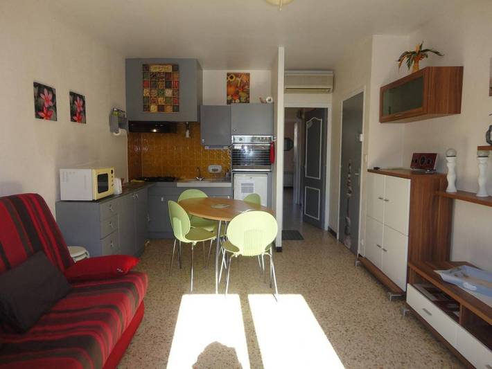 Ganze Wohnung, 2-Zimmer-Apartment mit 2 Terrassen, 300m vom Strand, private Parkplätze, Klimaanlage, 2 Sterne in Port-la-Nouvelle, Mittelmeerküste (Frankreich)