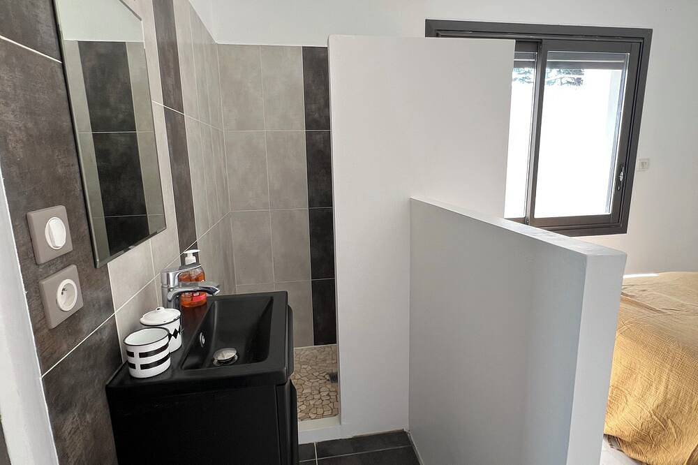 Luxury villa for rent in Balaruc les Bains in Balaruc-les-Bains, Côte d'Améthyste