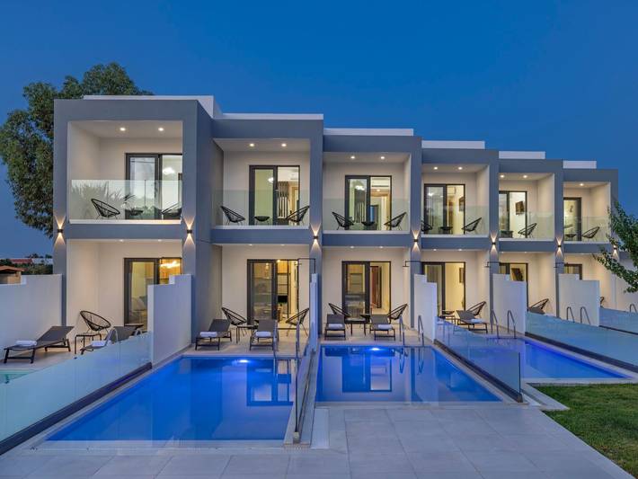 Ferienhaus für 4 Personen, mit Balkon und Garten sowie Pool in Afantou