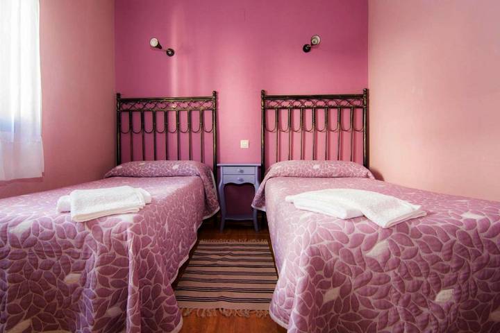 Casa rural para 6 personas, con terraza, Se admiten mascotas en Hoyos del Espino - 3