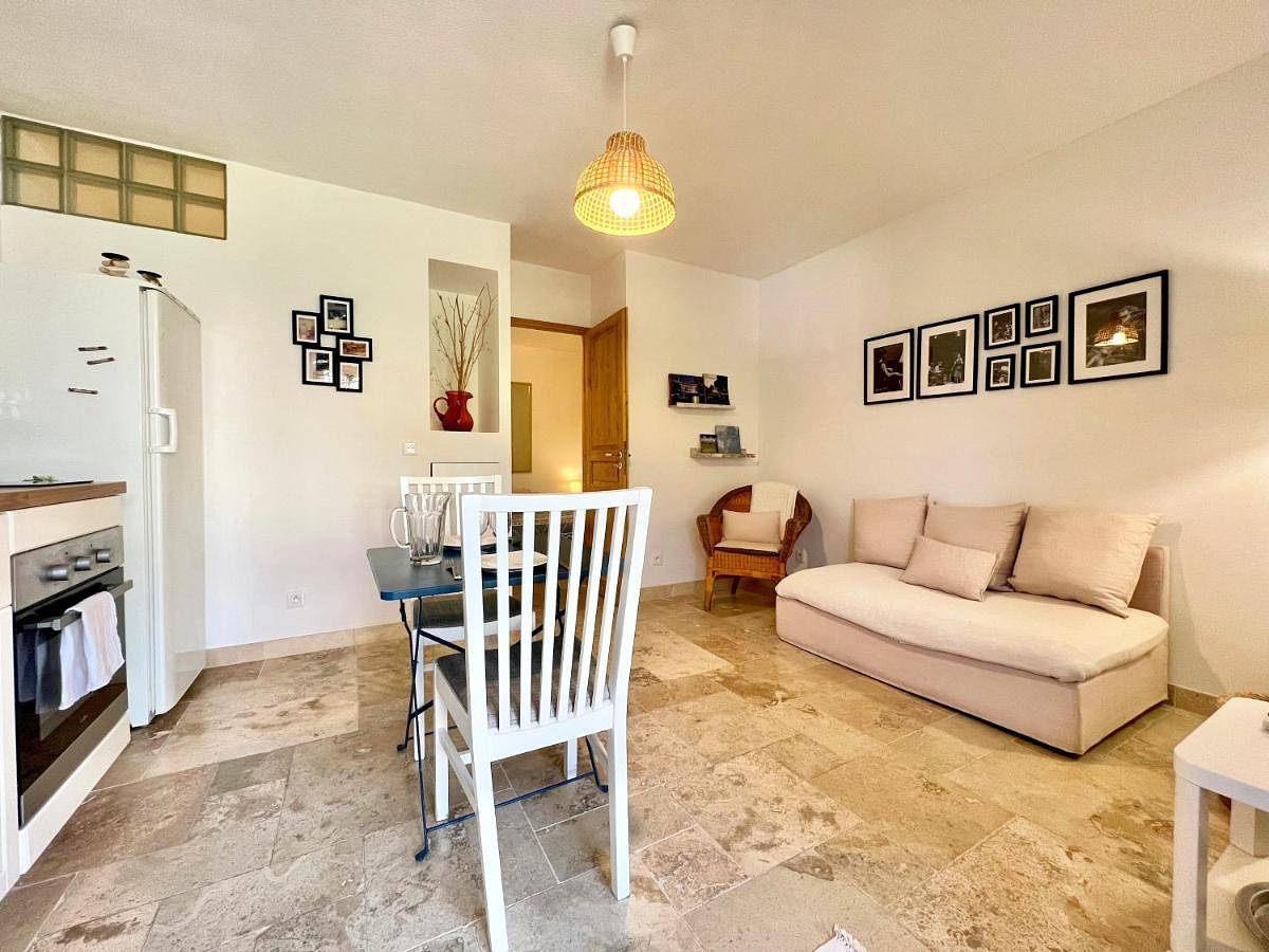 Appartement entier, Lou Maestoso - Cosy, Campagne, Clim, 2 personnes in Lançon-Provence, Côte méditerranéenne (France)