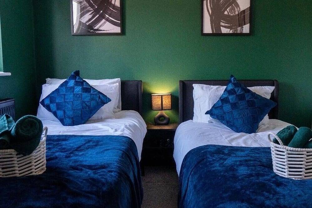 2-Bed - Sleeps 4 - Pet Friendly & Free Parking in Bolton, Greater Manchester