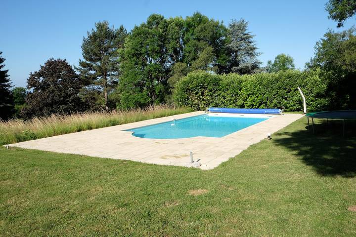 Villa élégante avec piscine privée et vue panoramique sur les collines du Morvan in Saint-Léger-de-Fougeret, Parc naturel régional du Morvan