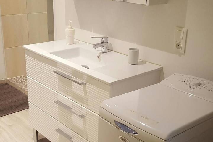 Location de vacances pour 9 personnes, avec terrasse, animaux acceptés à Saints-Geosmes - 2