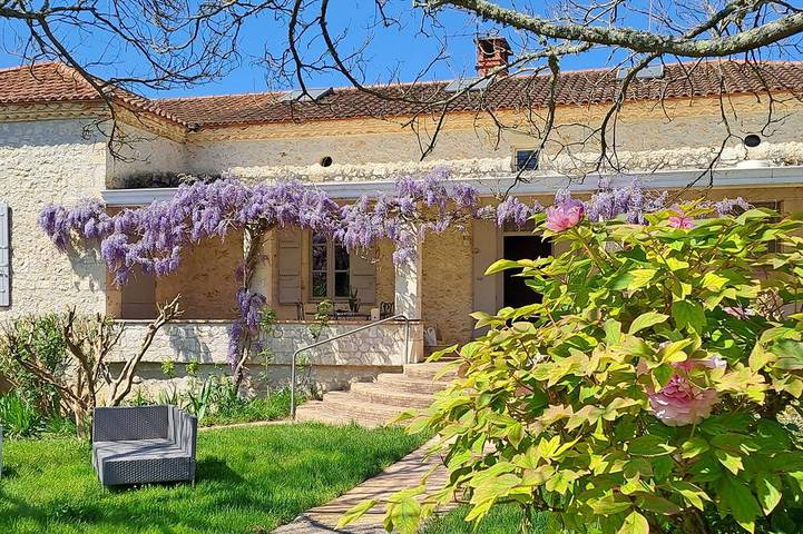 Gîte pour 11 personnes, avec piscine et terrasse à Castella (homonymie)