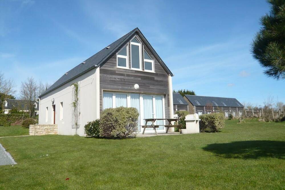 Maison spacieuse près des dunes à La Hague, 3 chambres, terrasse, Bbq, parking, animaux acceptés in Biville, La Hague