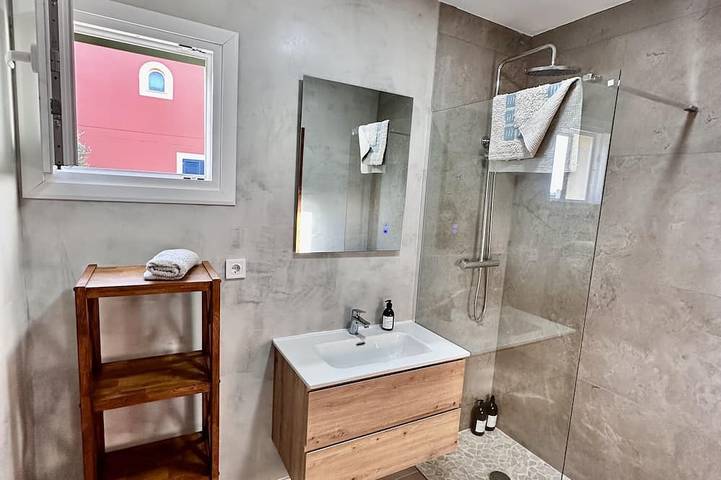 Villa pour 6 personnes, avec piscine ainsi que balcon et jardin, animaux acceptés à Cala Romantica - 4