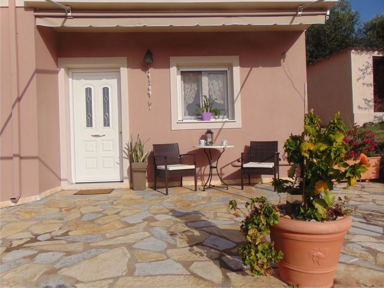 Entire studio, Studio Apartment "Zoi studio" with Sea View, Shared Garden & Wi-Fi in Kefalonia