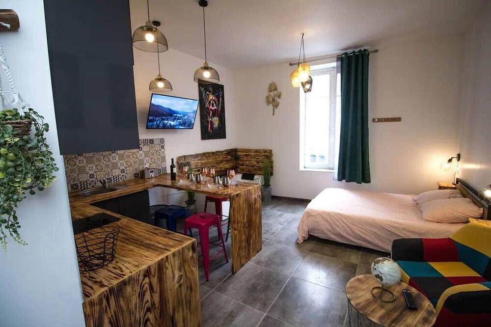 Appartement entier, Grand Studio climatisé - 4 personnes in Carcassonne, Région de Carcassonne
