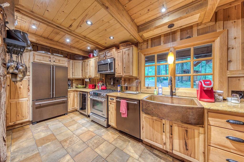 Atemberaubende Mt. Hood Lodge in einem Wald mit Feuerstelle und eigenem Whirlpool! in Welches, Mount Hood