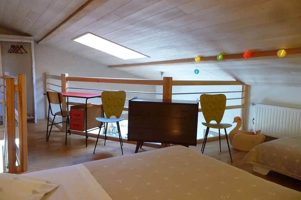 La Ponne, joli gîte, grand jardin en Deux-Sèvres! in Celles-sur-Belle, Région de Niort