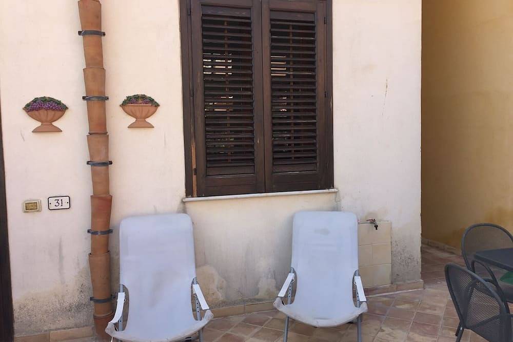 Delightful apartment in the center but 15 minutes from the sea in Favignana Stadt, Favignana
