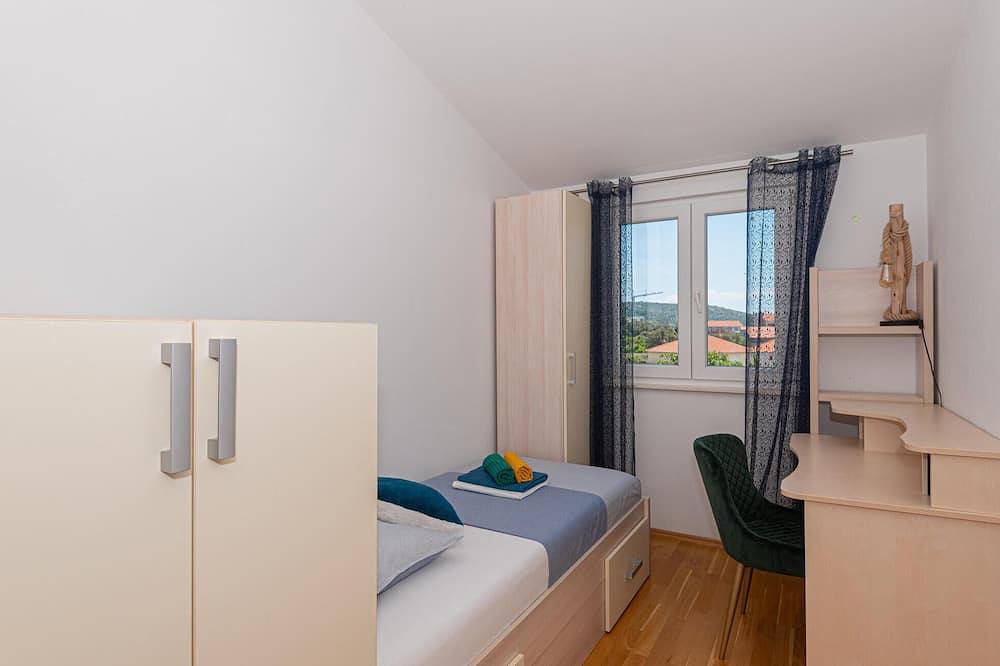 Entire apartment, 2 bedroom lovely apartment in Rogoznica in Rogoznica, Šibenik-Knin