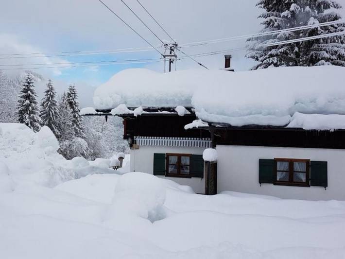 Chalet für 6 Personen, mit Balkon und Terrasse sowie Garten und Seeblick in Reit im Winkl