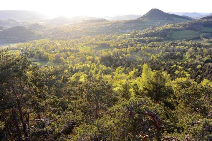 Location de vacances pour 6 personnes, avec Terrasse ainsi que Jardin et Vue à Saint-Hostien