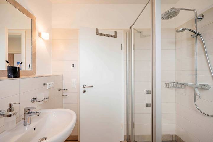 Ganze Wohnung, Moderne Ferienwohnung mit Terrasse & Seeblick – nur 350 m zum Haff in Kamminker Strand, Kamminke