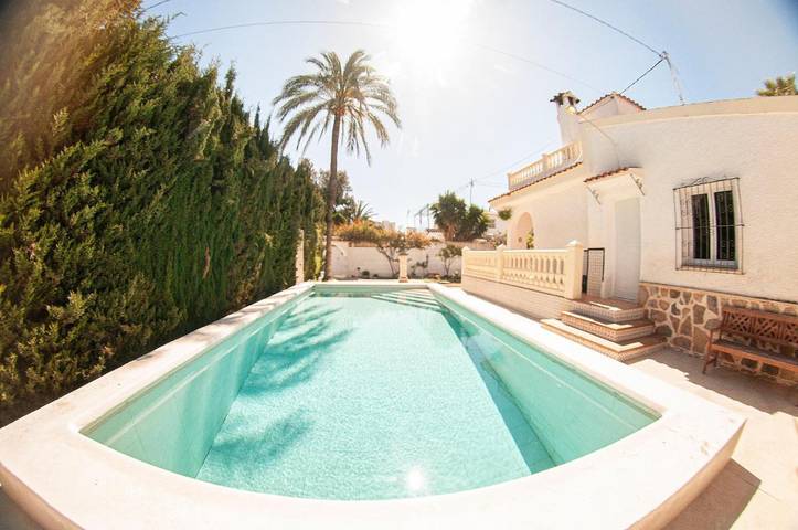 Chalet para 12 personas, con piscina además de jardín y vistas - 1