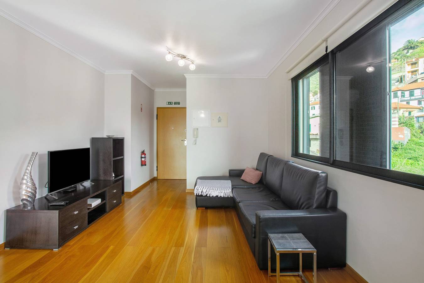 Ganze Wohnung, Ferienwohnung 'Eden' mit Bergblick, Balkon und Wi-Fi in Machico, Madeira