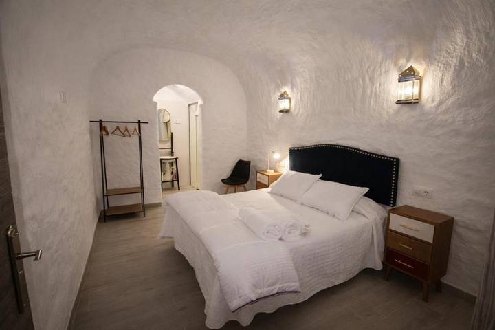 Casa rural para 10 personas, con jacuzzi además de jardín y piscina en Comarca de Baza - 3