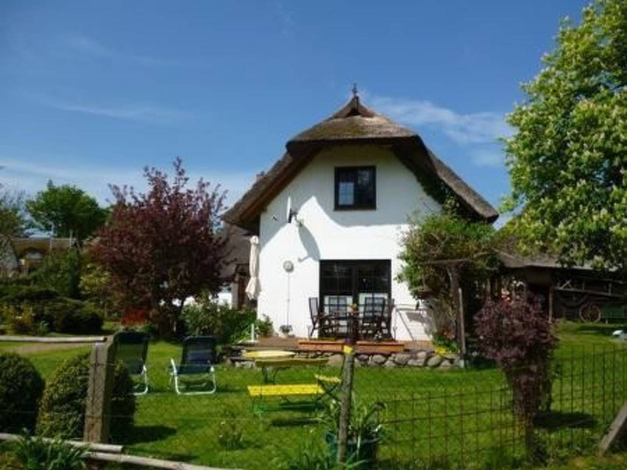 Schönes Ferienhaus mit Terrasse und Grill in Althagen, Ahrenshoop