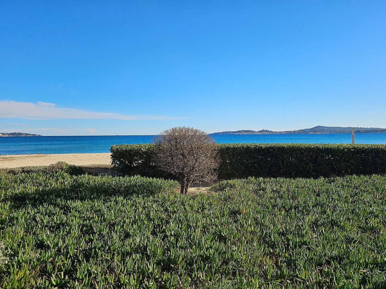 Studio entier, Studio 2 personnes climatisé  avec accès direct  à la plage in Port Grimaud, Grimaud