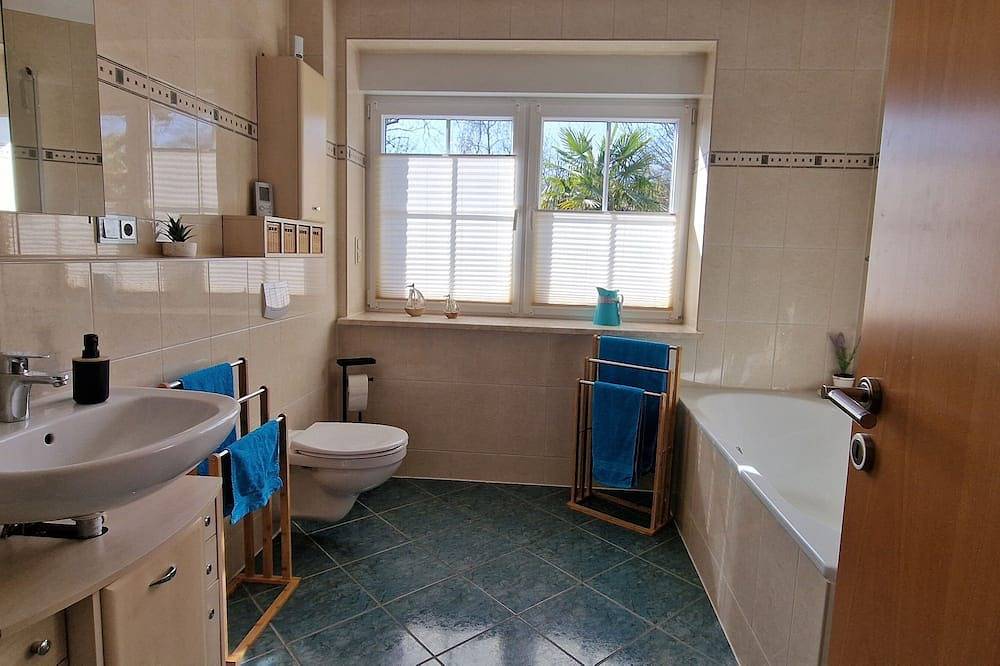 Large vacation home in a fantastic location with lake view. Relaxation guaranteed. in Waase, Ummanz