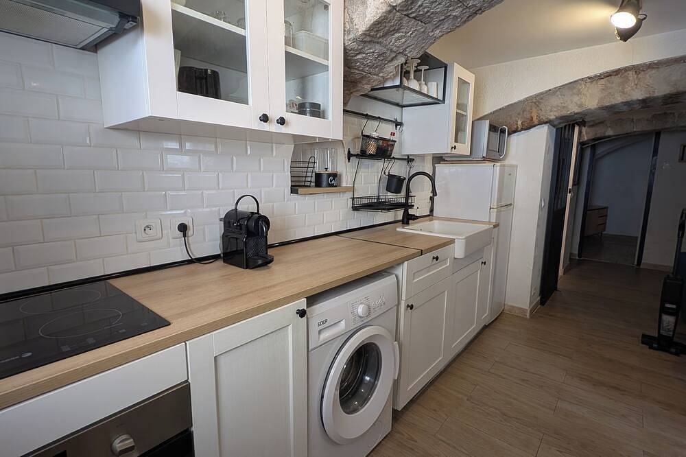 Entire apartment, Apartment with jacuzzi in Saint-Maximin-la-Sainte-Baume, Brignoles region