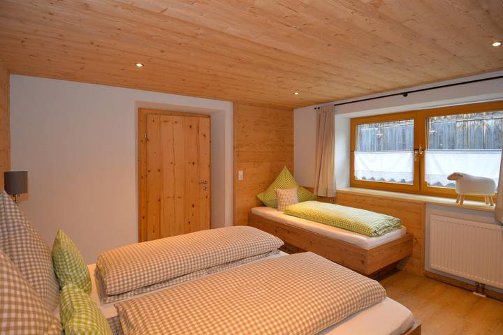 Entire holiday apartment, Ferienwohnung Urig in Untergiblen, Elbigenalp
