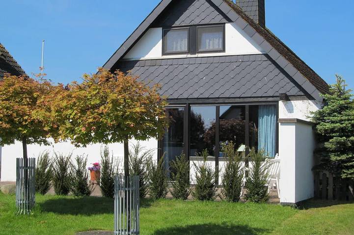 Ferienhaus für 4 Personen, mit Terrasse und Garten in Neukirchen