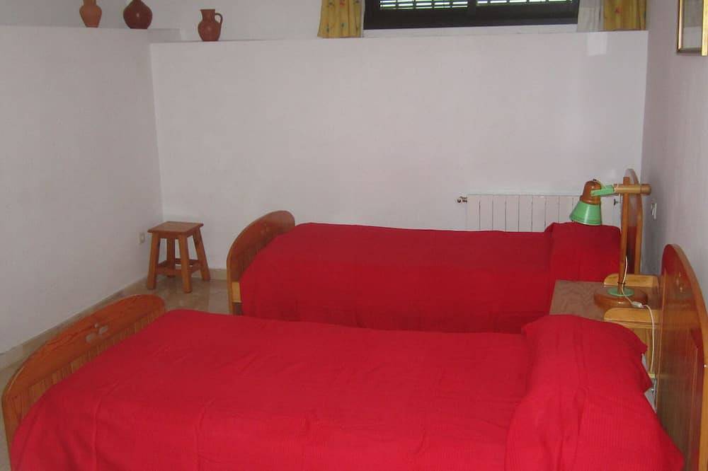 Benalmadena Villa Apartment,close to beach, nice private pool Internet/Wifi in La Capellania, Benalmádena